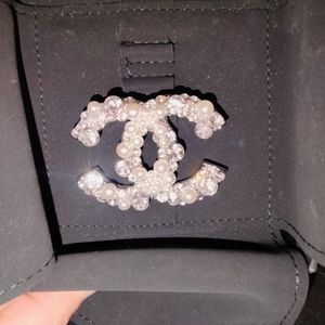 CHANEL diamond & pearl brooch